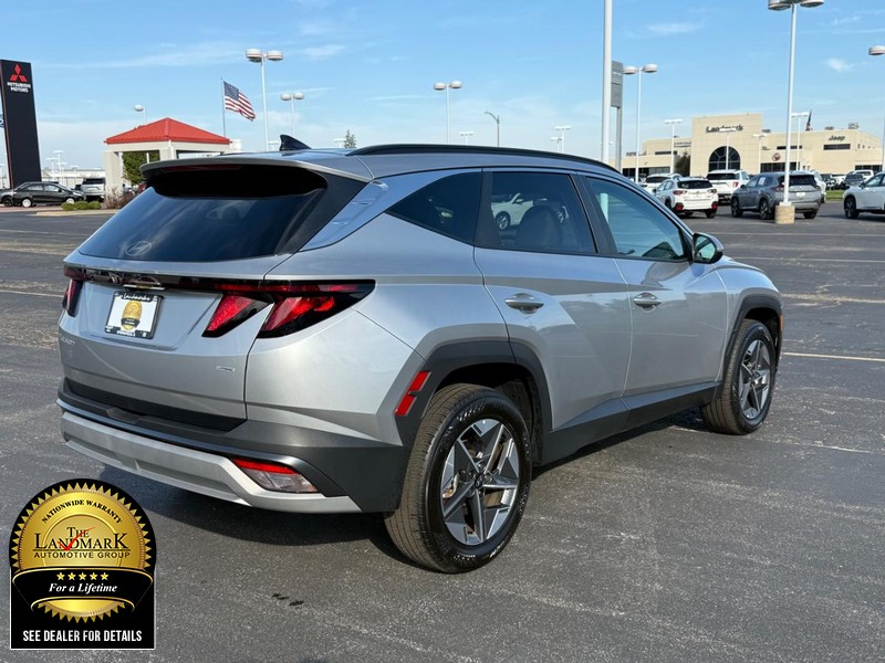 Hyundai Tucson Vehicle Full-screen Gallery Image 3