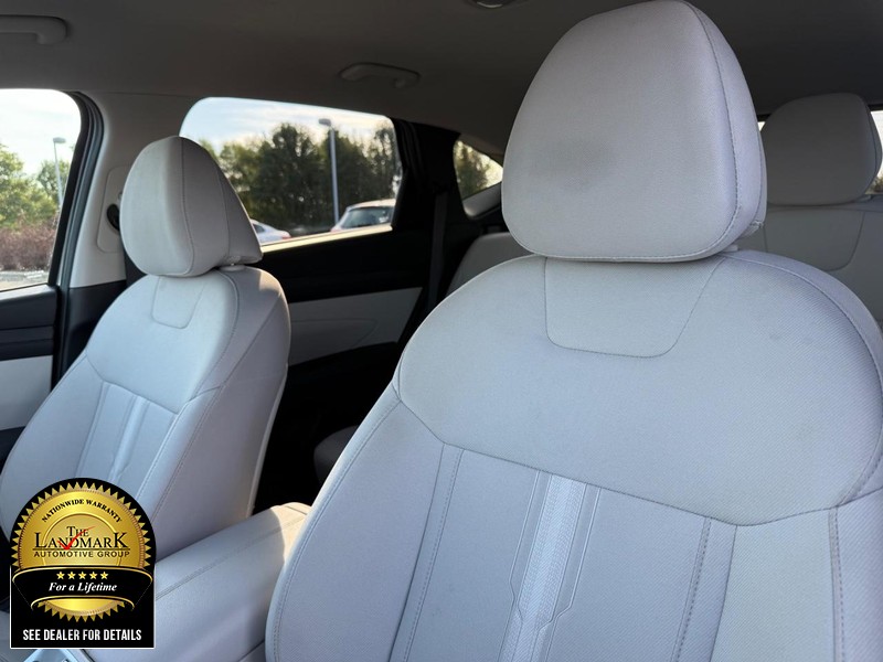 Hyundai Tucson Vehicle Full-screen Gallery Image 9