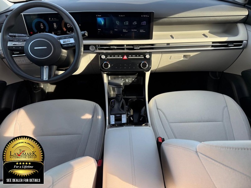 Hyundai Tucson Vehicle Full-screen Gallery Image 16