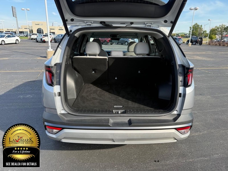 Hyundai Tucson Vehicle Full-screen Gallery Image 19