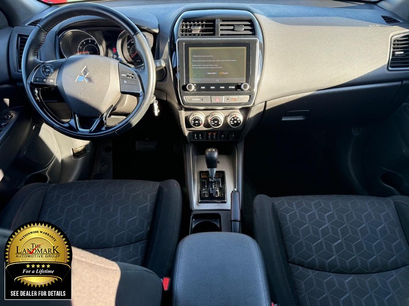 Mitsubishi Outlander Sport Vehicle Full-screen Gallery Image 16