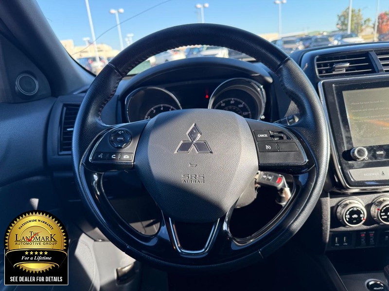 Mitsubishi Outlander Sport Vehicle Full-screen Gallery Image 17