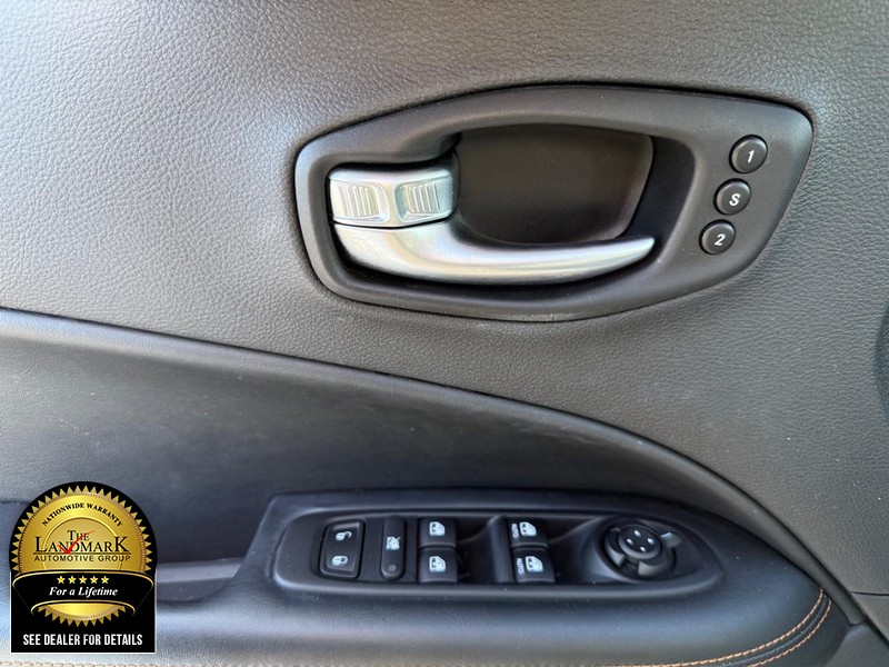 Jeep Compass Vehicle Full-screen Gallery Image 8