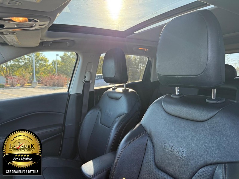 Jeep Compass Vehicle Full-screen Gallery Image 9