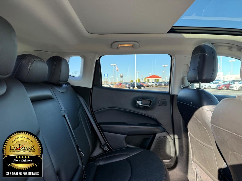 Jeep Compass Vehicle Full-screen Gallery Image 16