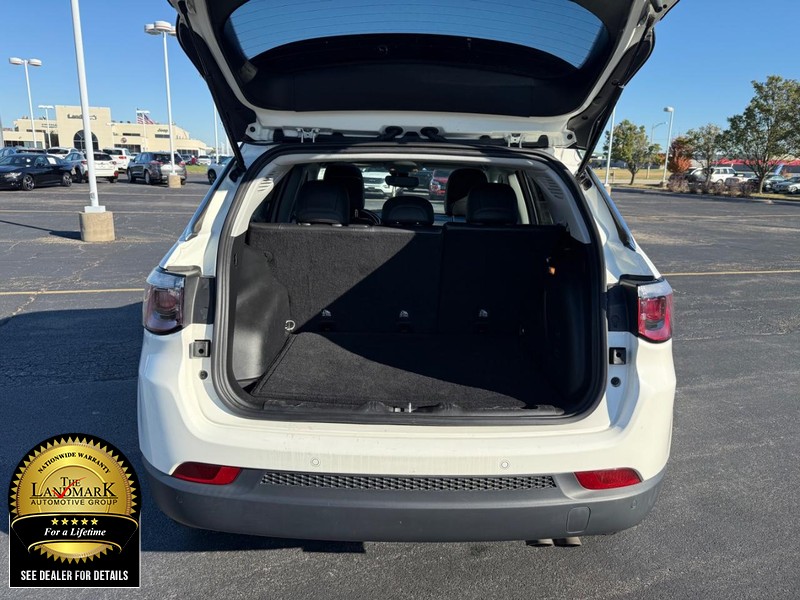 Jeep Compass Vehicle Full-screen Gallery Image 20