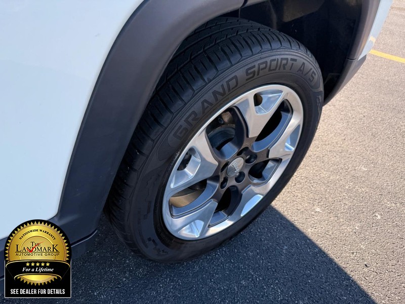 Jeep Compass Vehicle Full-screen Gallery Image 21