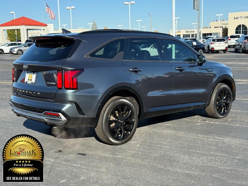 Kia Sorento Vehicle Full-screen Gallery Image 3