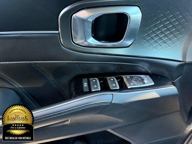 Kia Sorento Vehicle Full-screen Gallery Image 8