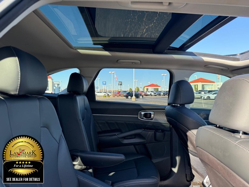 Kia Sorento Vehicle Full-screen Gallery Image 16