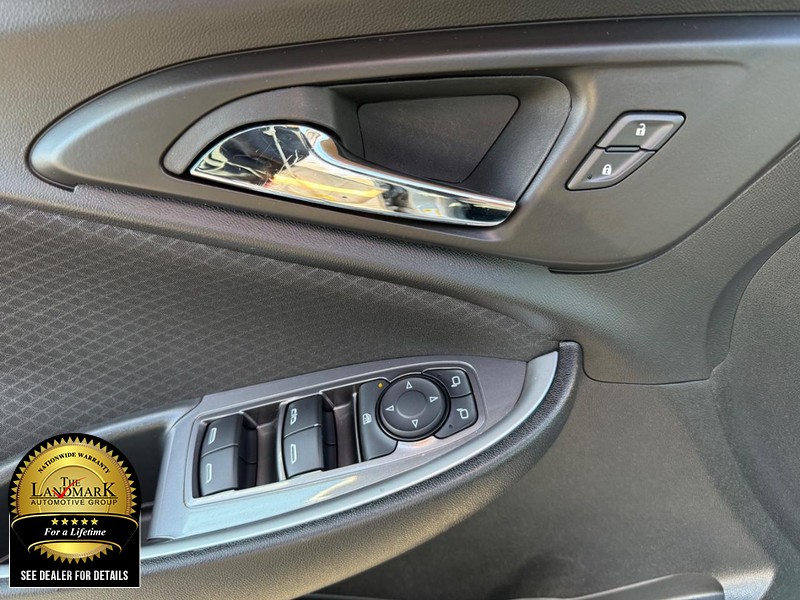 Chevrolet Malibu Vehicle Full-screen Gallery Image 8