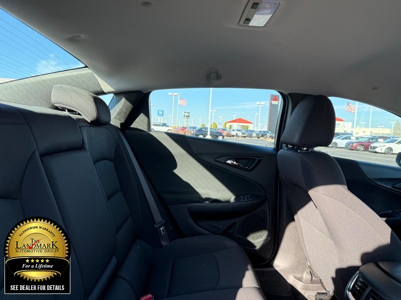 Chevrolet Malibu Vehicle Full-screen Gallery Image 15