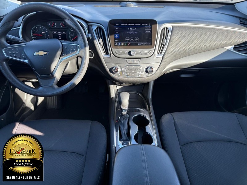 Chevrolet Malibu Vehicle Full-screen Gallery Image 16