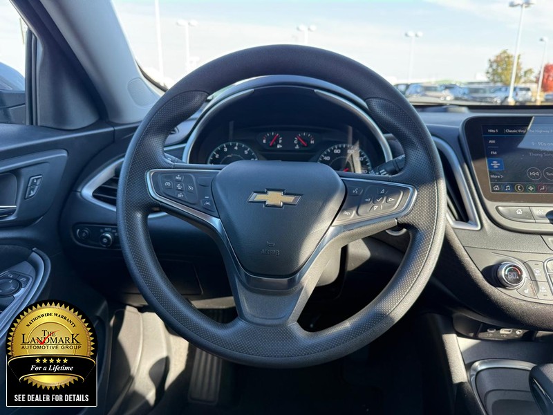 Chevrolet Malibu Vehicle Full-screen Gallery Image 17
