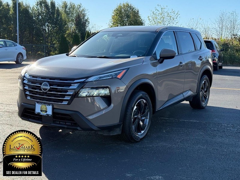 Nissan Rogue Vehicle Full-screen Gallery Image 5