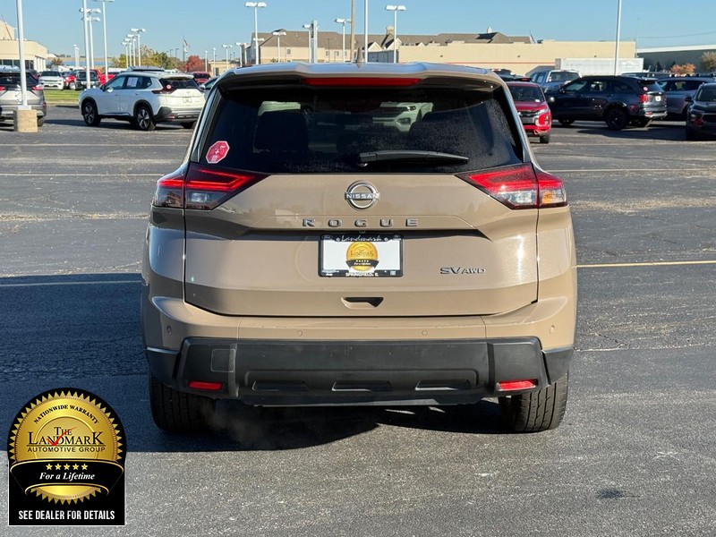 Nissan Rogue Vehicle Full-screen Gallery Image 7