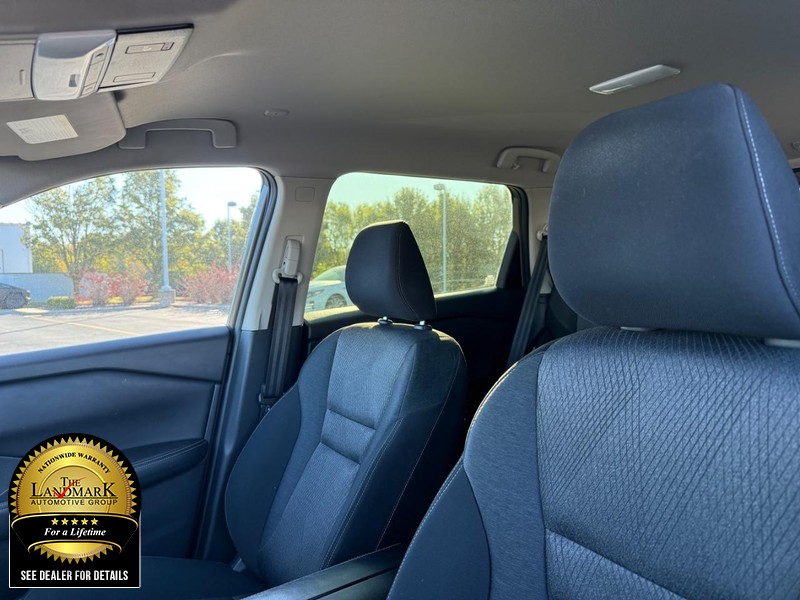 Nissan Rogue Vehicle Full-screen Gallery Image 9