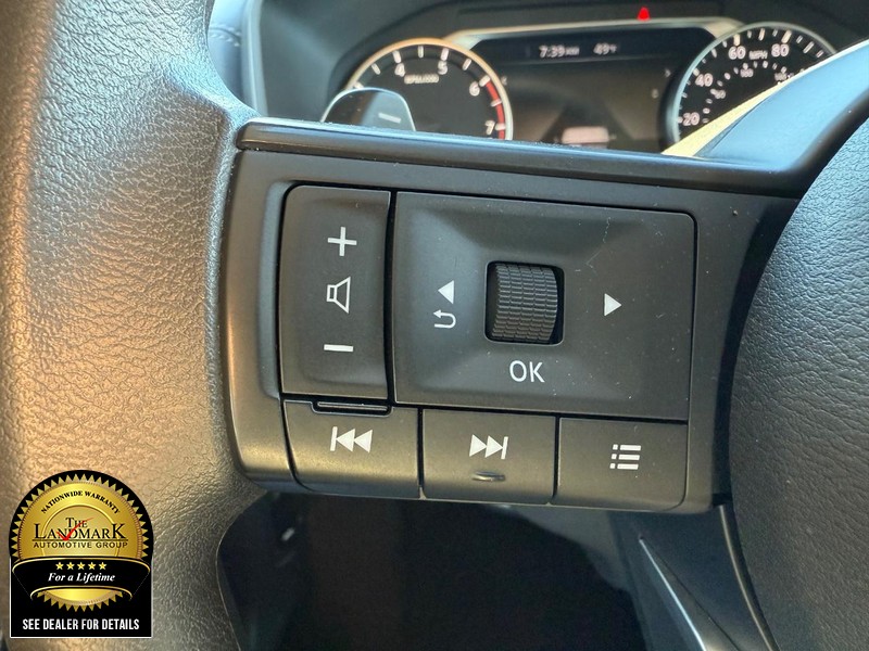 Nissan Rogue Vehicle Full-screen Gallery Image 10