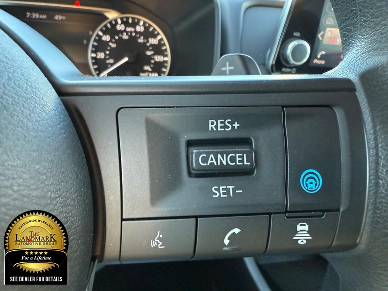 Nissan Rogue Vehicle Full-screen Gallery Image 11