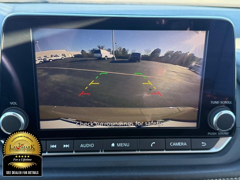 Nissan Rogue Vehicle Full-screen Gallery Image 13