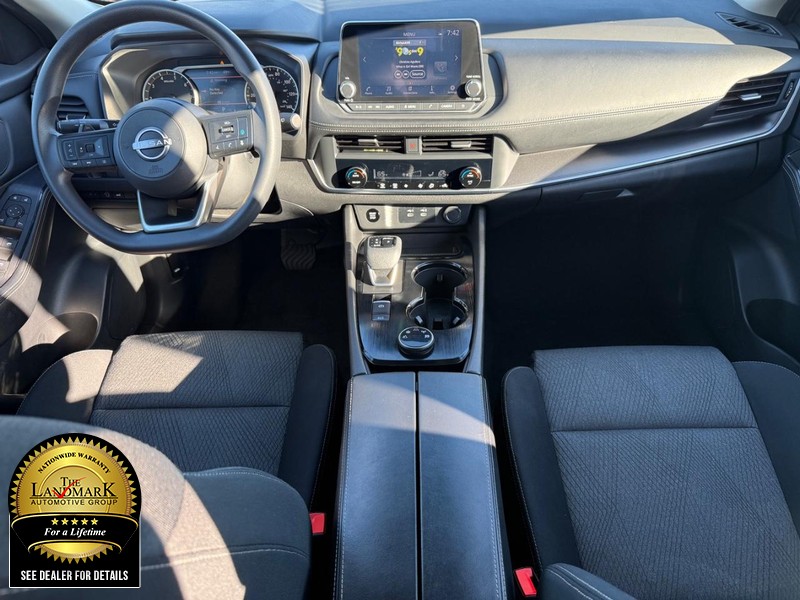 Nissan Rogue Vehicle Full-screen Gallery Image 15