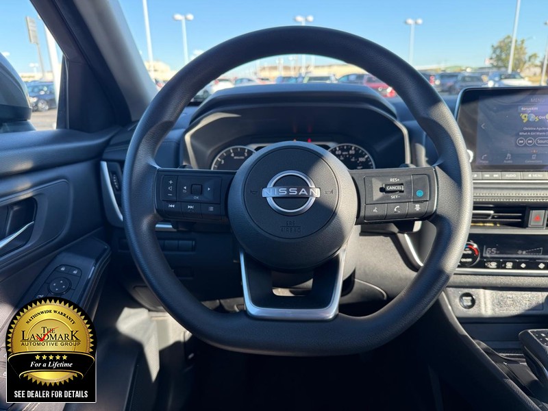 Nissan Rogue Vehicle Full-screen Gallery Image 16