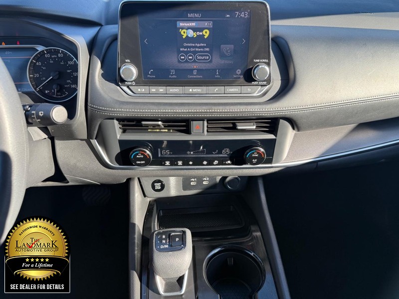 Nissan Rogue Vehicle Full-screen Gallery Image 17