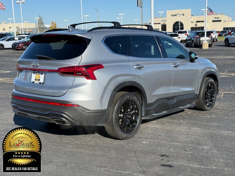 Hyundai Santa Fe Vehicle Full-screen Gallery Image 3