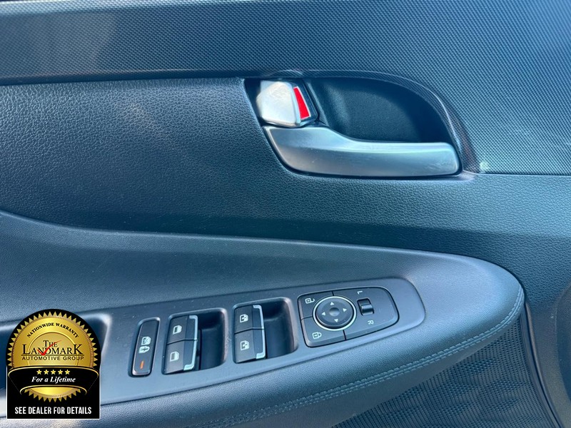 Hyundai Santa Fe Vehicle Full-screen Gallery Image 8