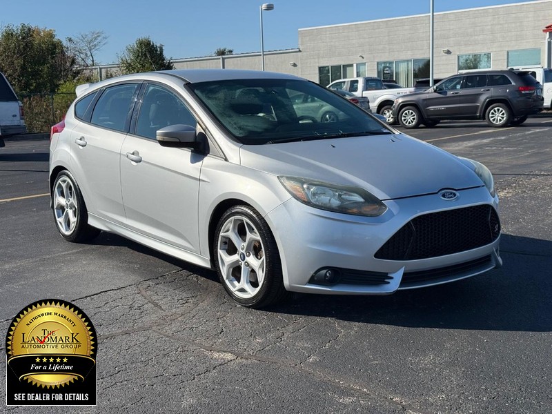 Ford Focus Vehicle Full-screen Gallery Image 2