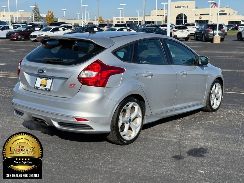 Ford Focus Vehicle Full-screen Gallery Image 3