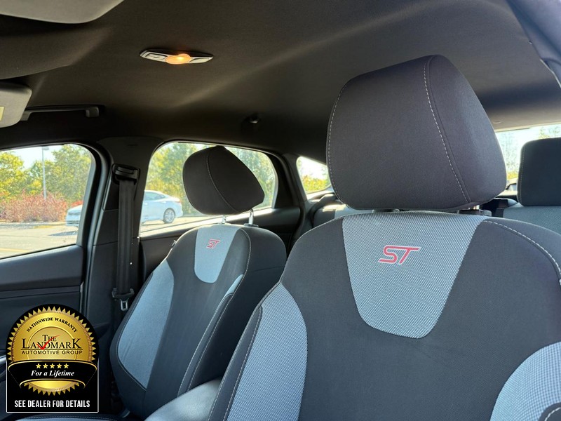 Ford Focus Vehicle Full-screen Gallery Image 9