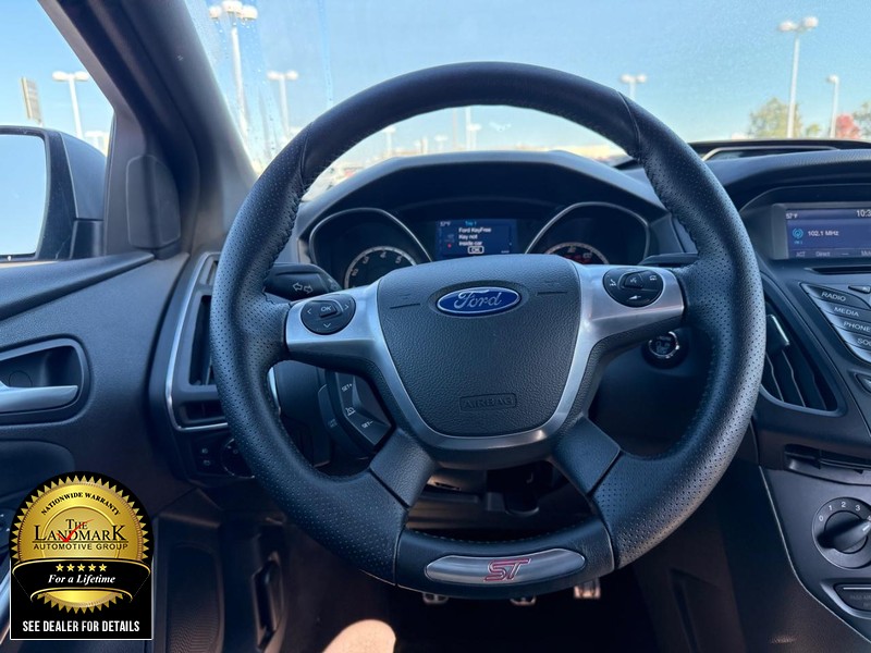 Ford Focus Vehicle Full-screen Gallery Image 12