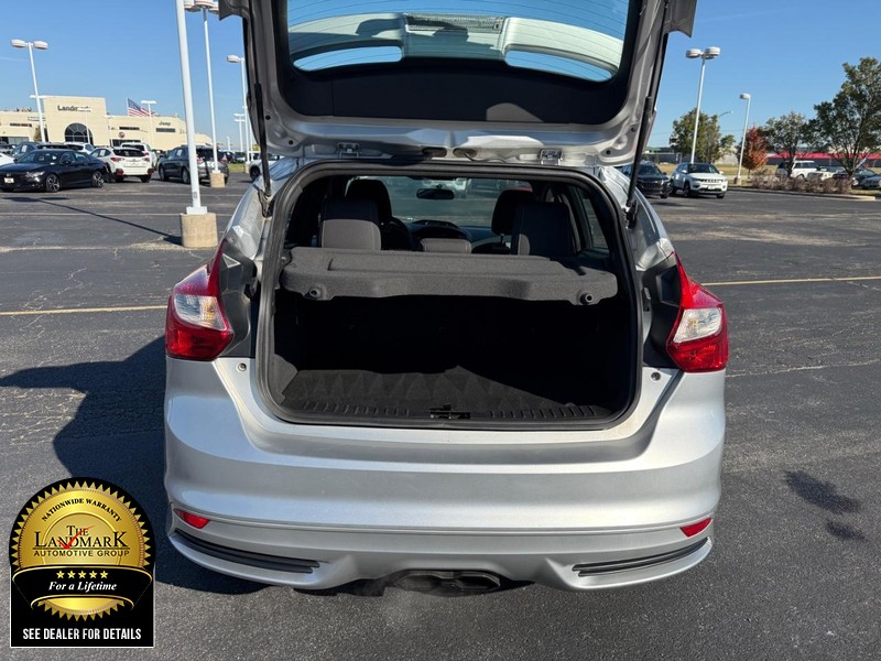 Ford Focus Vehicle Full-screen Gallery Image 14