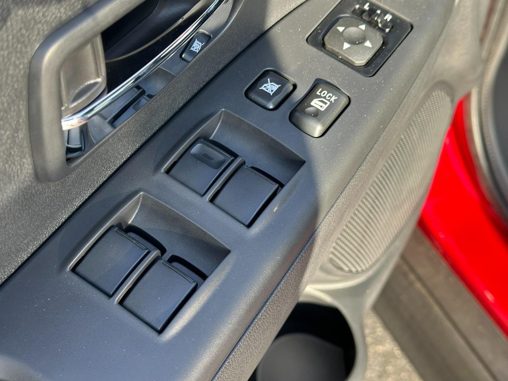 Mitsubishi Outlander Sport Vehicle Full-screen Gallery Image 9