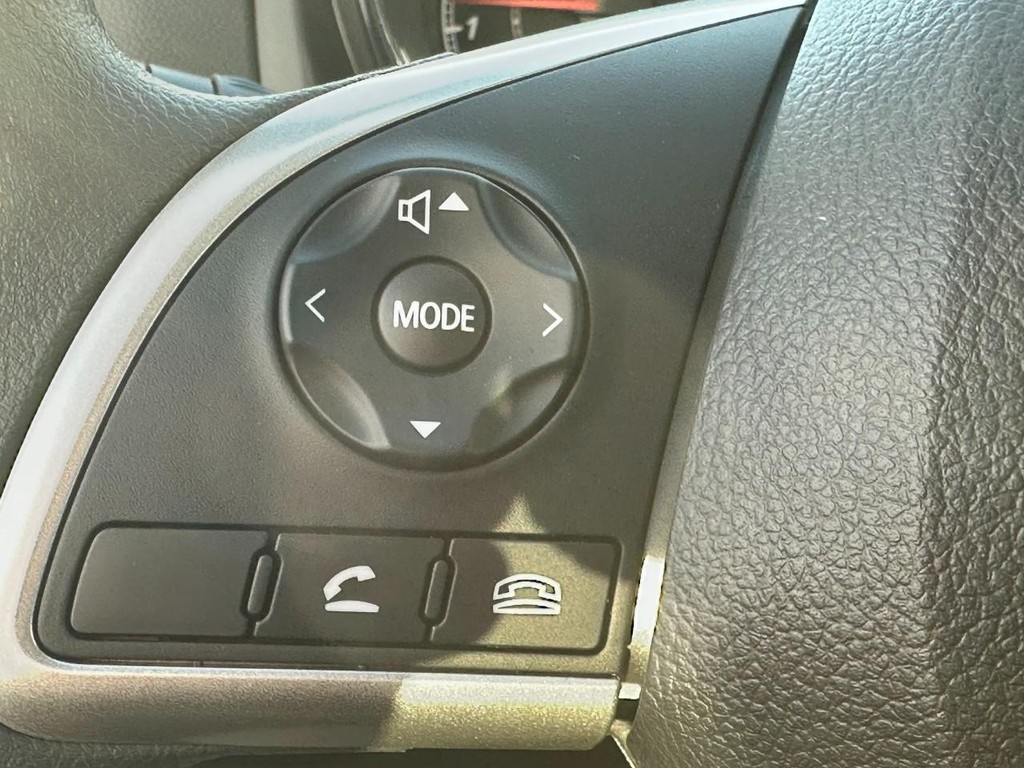 Mitsubishi Outlander Sport Vehicle Full-screen Gallery Image 10