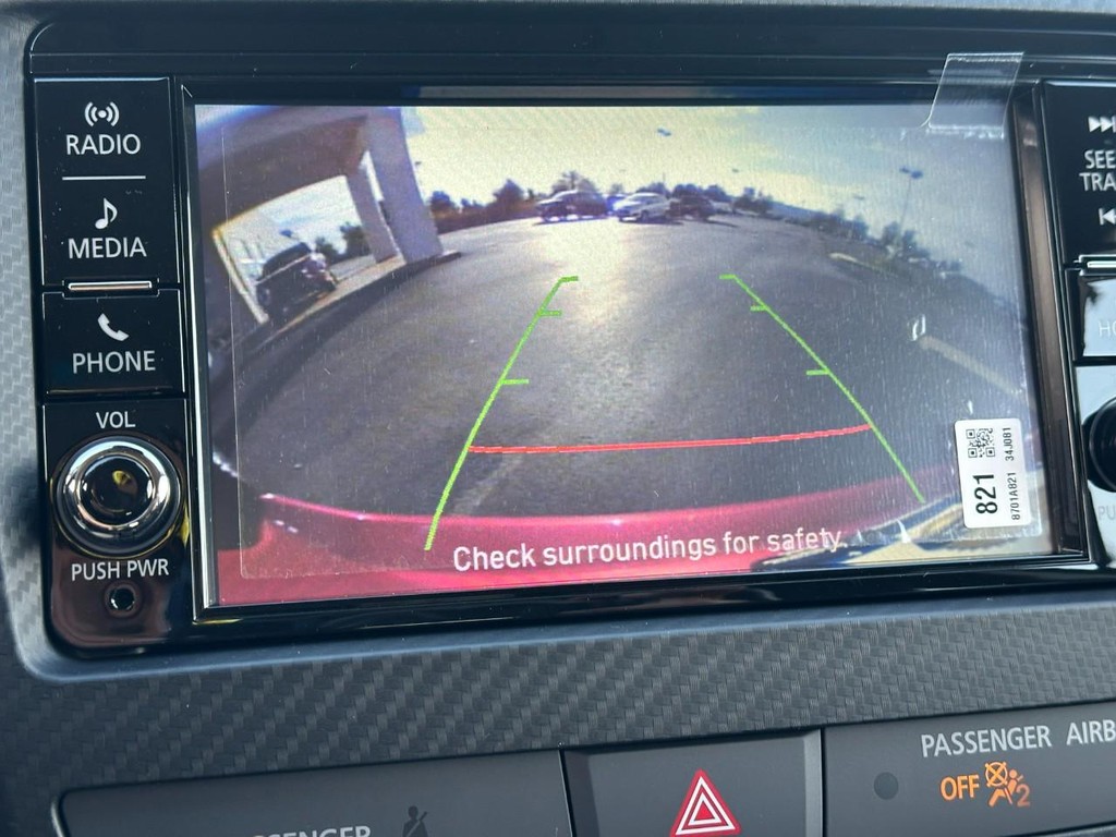 Mitsubishi Outlander Sport Vehicle Full-screen Gallery Image 13