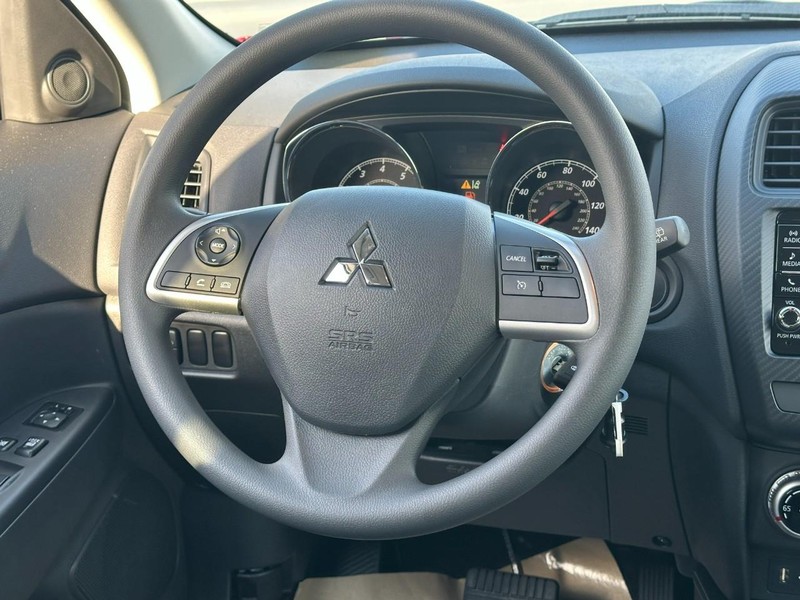 Mitsubishi Outlander Sport Vehicle Full-screen Gallery Image 6