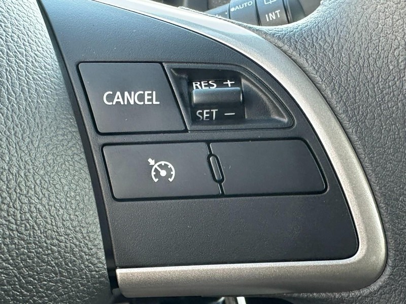 Mitsubishi Outlander Sport Vehicle Full-screen Gallery Image 11