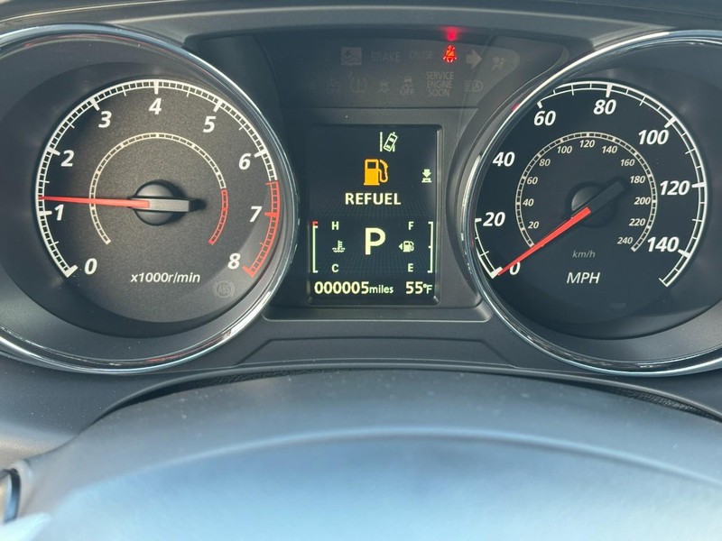 Mitsubishi Outlander Sport Vehicle Full-screen Gallery Image 12