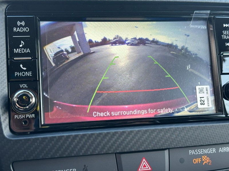 Mitsubishi Outlander Sport Vehicle Full-screen Gallery Image 13