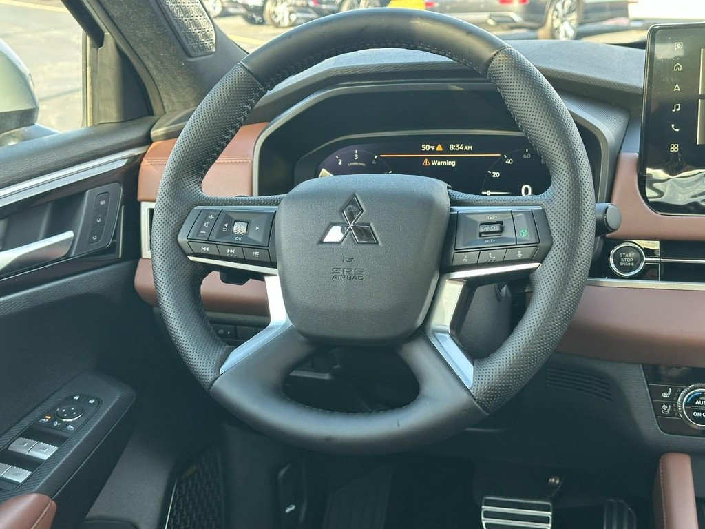 Mitsubishi Outlander Vehicle Full-screen Gallery Image 8