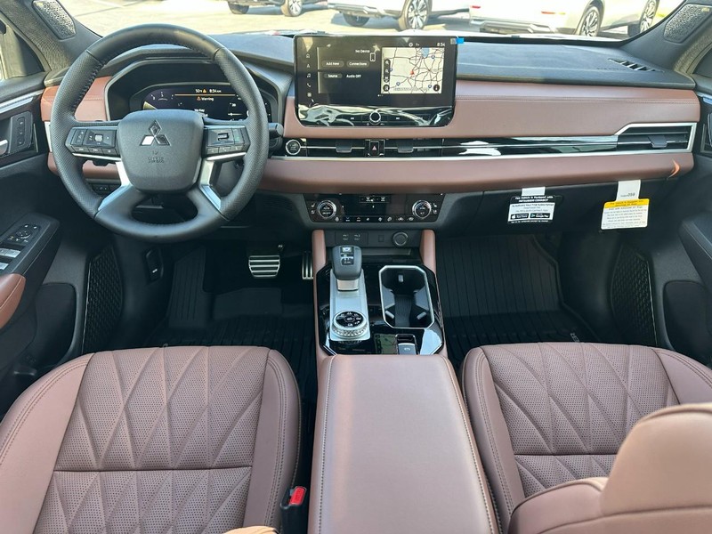 Mitsubishi Outlander Vehicle Full-screen Gallery Image 7