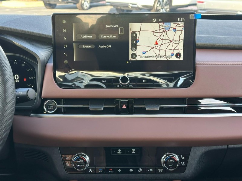 Mitsubishi Outlander Vehicle Full-screen Gallery Image 9