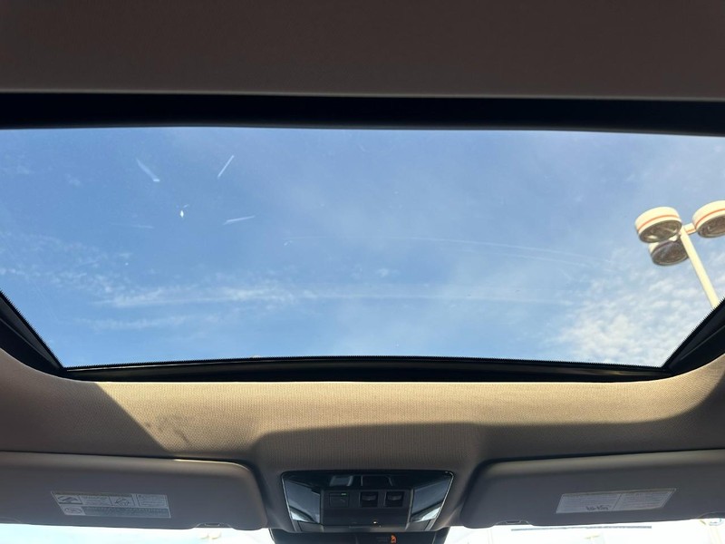 Mitsubishi Outlander Vehicle Full-screen Gallery Image 5