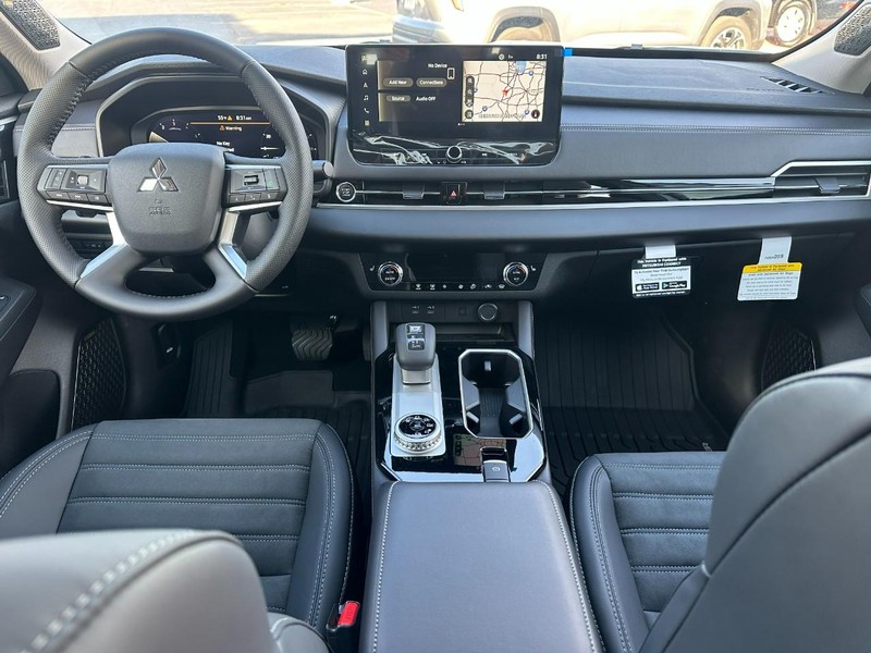Mitsubishi Outlander Vehicle Full-screen Gallery Image 6