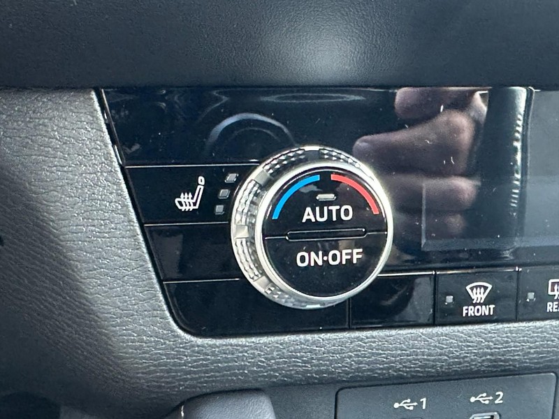 Mitsubishi Outlander Vehicle Full-screen Gallery Image 15