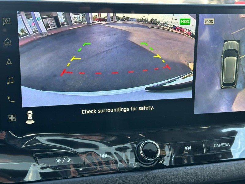 Mitsubishi Outlander Vehicle Full-screen Gallery Image 16