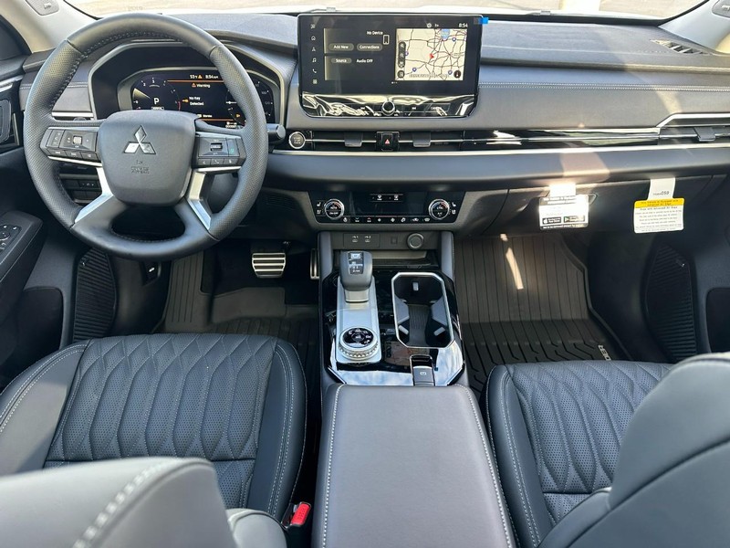 Mitsubishi Outlander Vehicle Full-screen Gallery Image 6