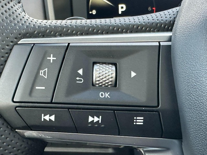 Mitsubishi Outlander Vehicle Full-screen Gallery Image 13